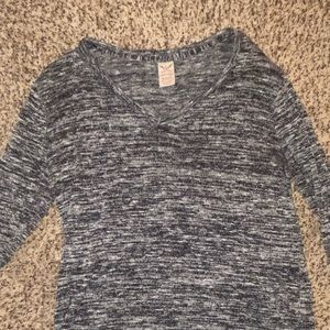 This is a faded glory sweater that is thin and easy to wear. It is a medium(8-10